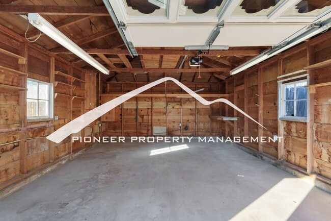 Building Photo - Downtown Charm with Private Yard, Oversized Garage and AC