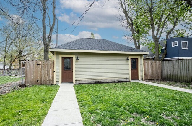 Building Photo - 721 Woodruff Pl E Dr