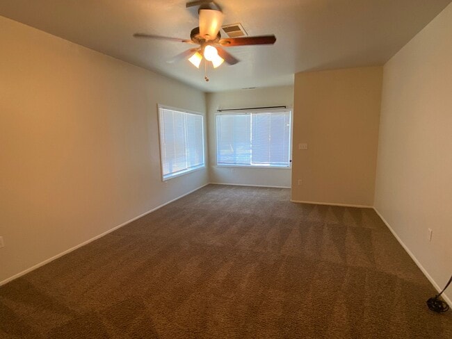 Building Photo - Large 3bd 2 ba home with a great country feel.