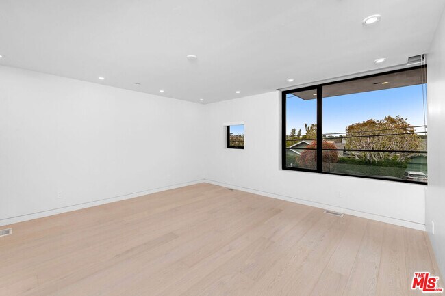 Building Photo - 2714 Highland Ave