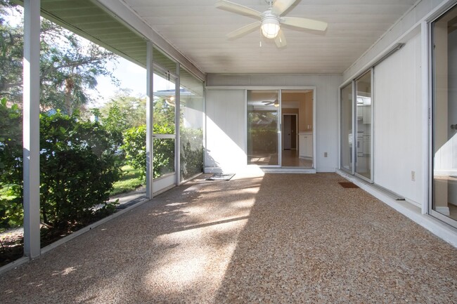 Building Photo - "Charming Sarasota Retreat: Spacious 3-Bed...