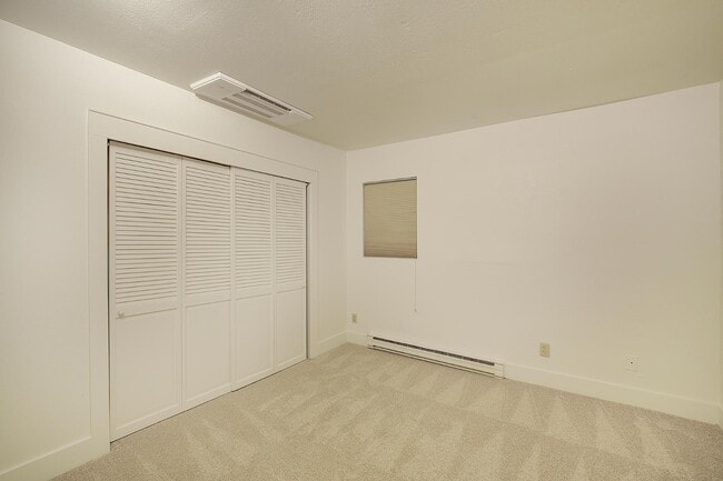 Building Photo - 1038 Lakeview Blvd E