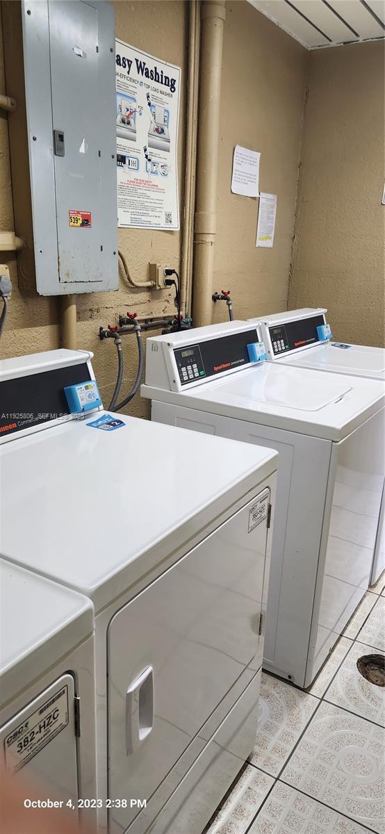 Building Photo - 4235 N University Dr