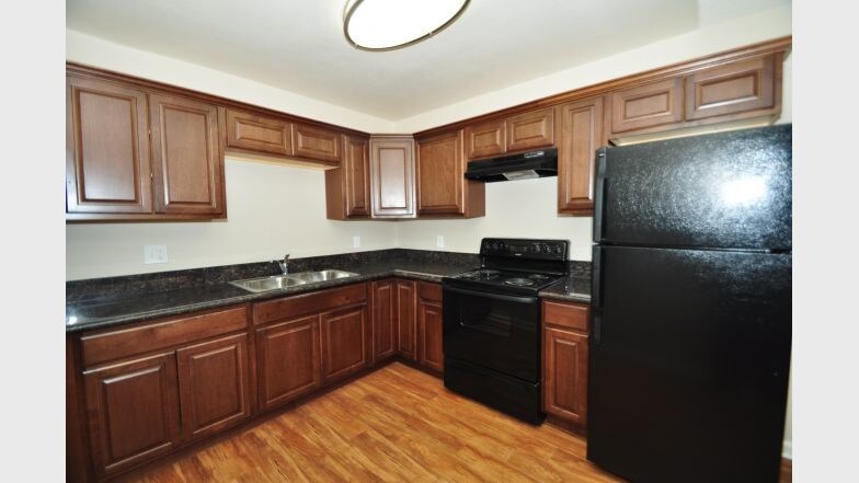 Primary Photo - Mapleview Apt. Homes