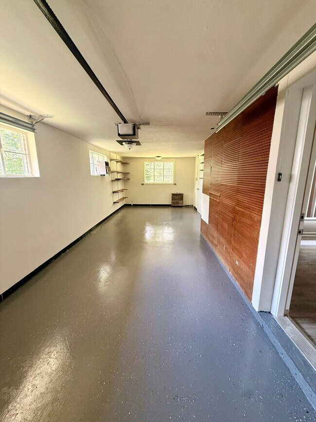 Building Photo - Beautifully Updated 3-Bedroom Brick Ranch in Kettering