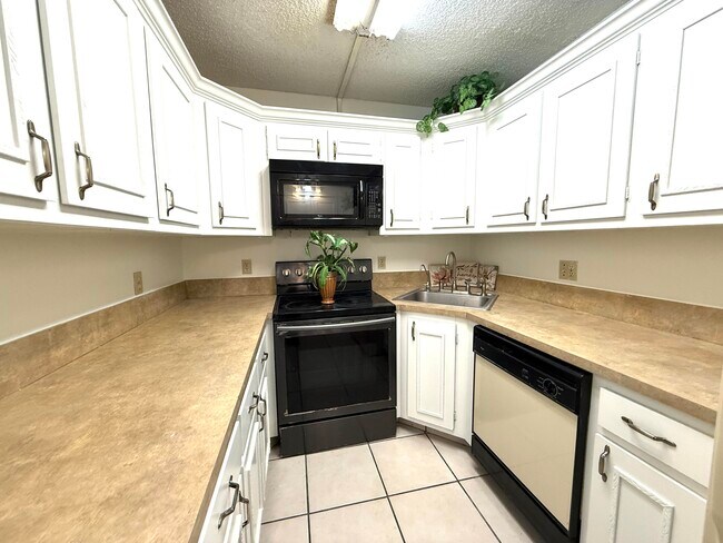 Building Photo - 1010 Green Pine Blvd