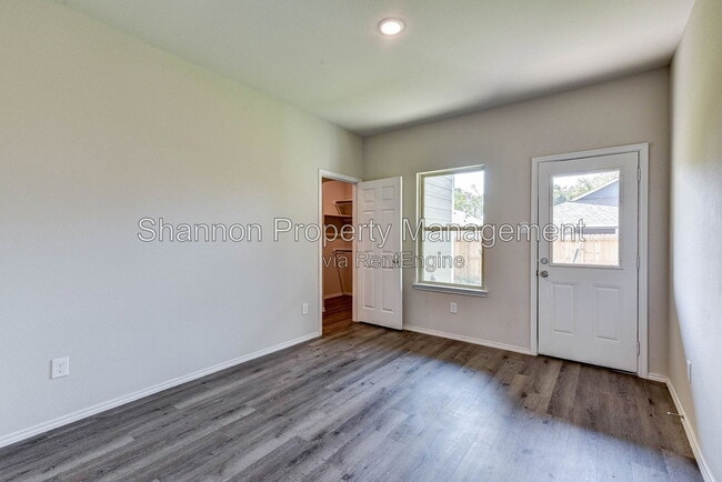 Building Photo - 407 E Avenue G