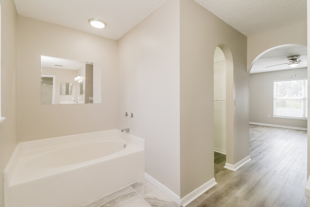 Building Photo - 11515 Linden Dr