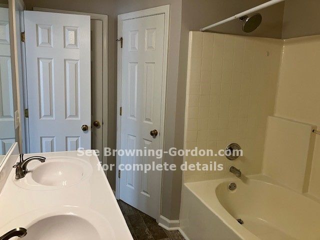 Building Photo - Amazing 3 bedroom 2 bath located in the Ol...