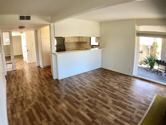 Building Photo - 328 Glenneyre St