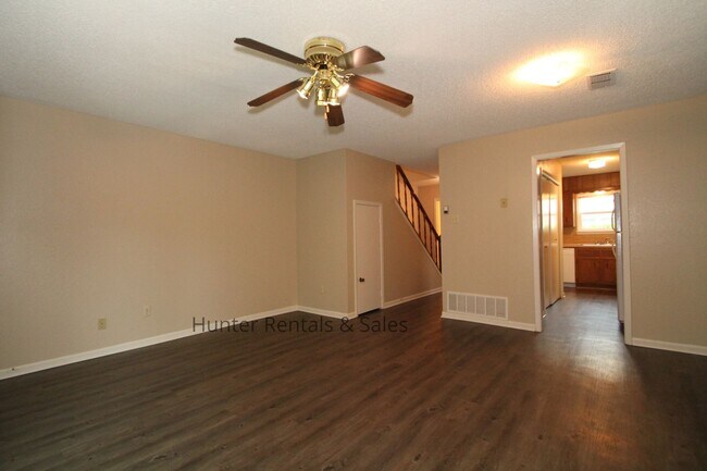 Building Photo - 3704 Hereford Ln