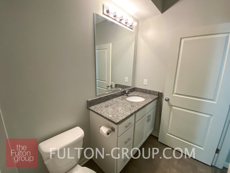 Building Photo - 336 Donald Plz SE