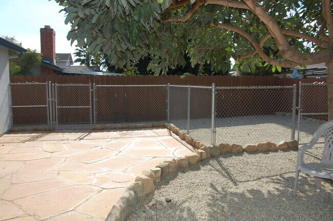 Building Photo - Large Home Near Magnolia Shopping Center