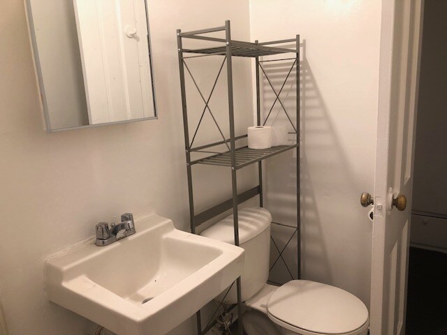 Building Photo - 303 S Doheny Dr