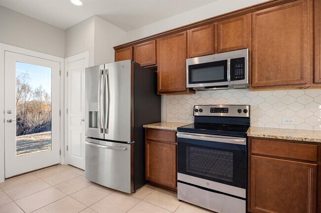 Building Photo - 1501 Roseburg Dr