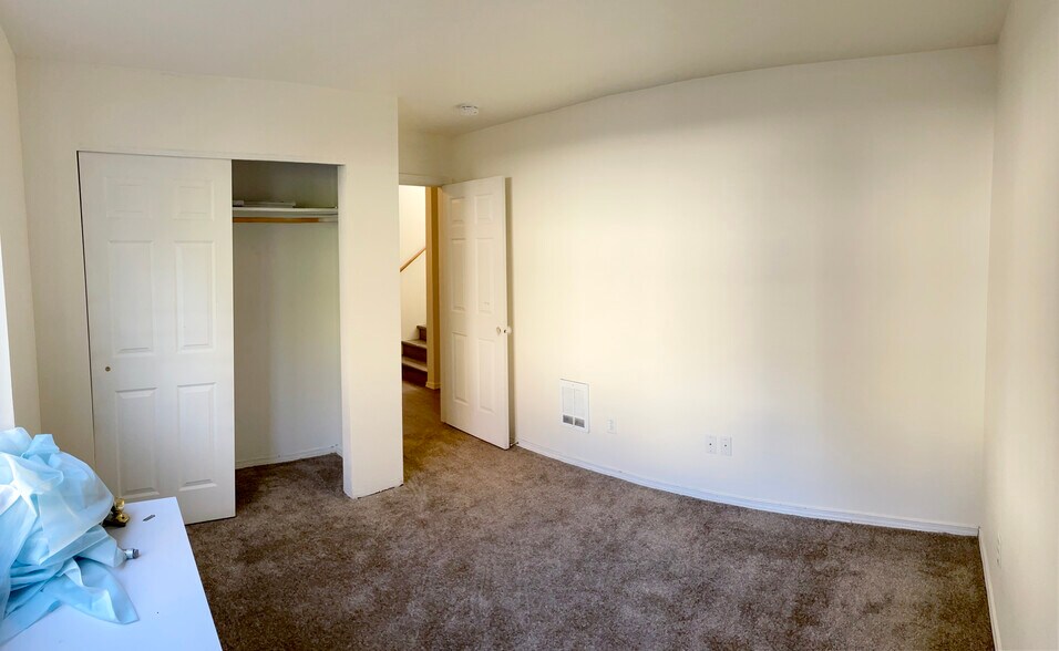 Building Photo - 1020 NE Alfred Ln