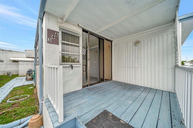 Building Photo - 346 Maple St