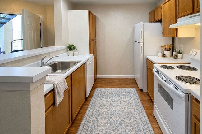 Building Photo - BRITTANY POINT APARTMENTS