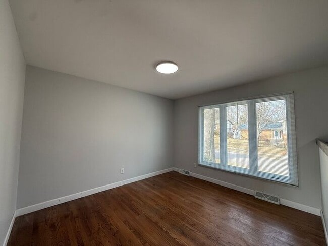 Building Photo - $3,200 | 5 Bedroom, 3 Bathroom House | No Pets | Available for Immediate Move In!