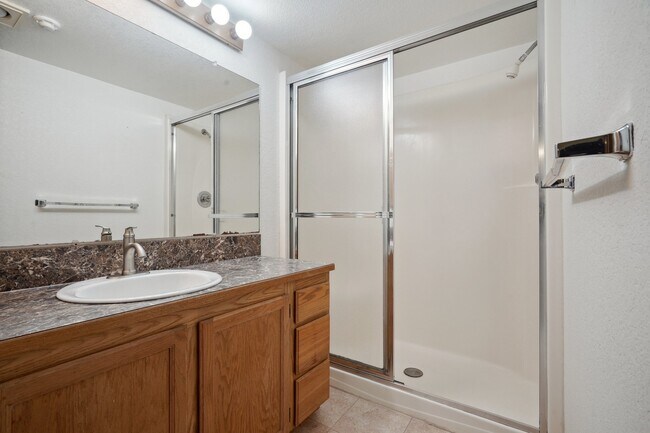 Building Photo - 7338 W Lake Sammamish Pky NE