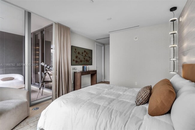 Building Photo - 300 Biscayne Blvd Way