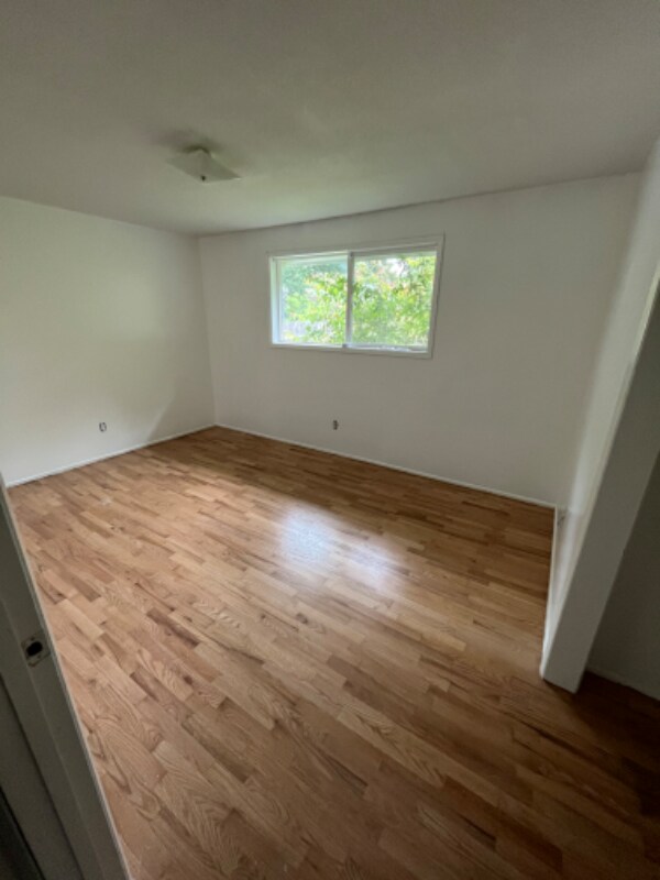 Building Photo - 829 Rossmore St