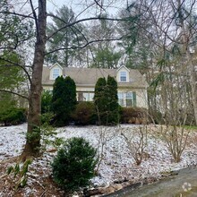 Building Photo - Sweet House in Fairview