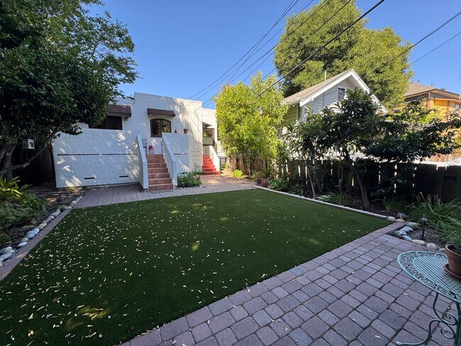 Building Photo - Spacious Spanish-Styled 3Bed/2Bath SFH For Rent in the Desirable City of Alameda, Ca!!!