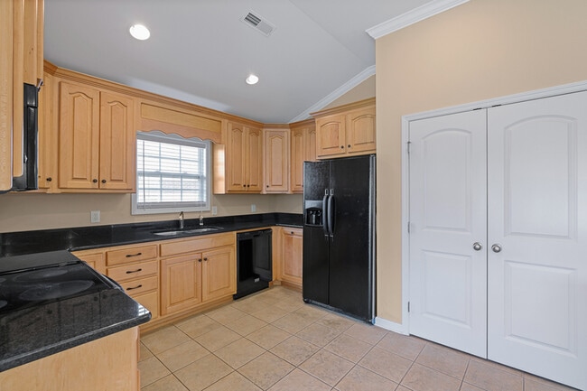 Building Photo - 2758 Slate Dr SW