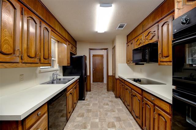 Building Photo - 2121 Stone Creek Dr
