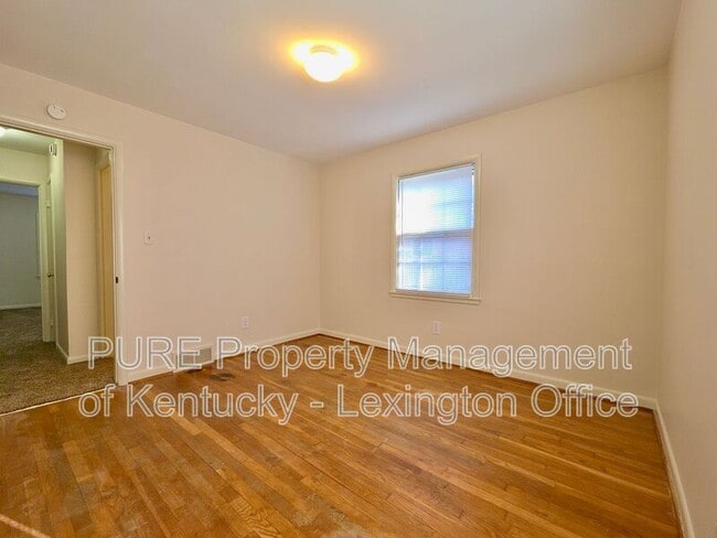 Building Photo - 114 Greenbrier Road