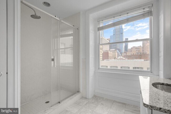 Building Photo - 1920 Chestnut St