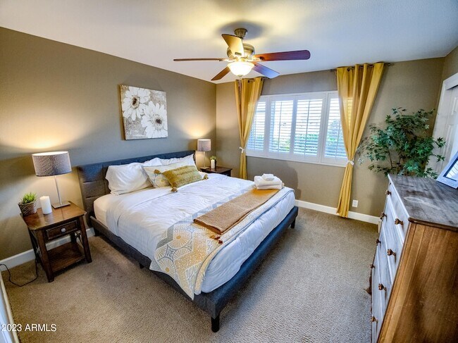 Building Photo - 2301 N 81st Pl