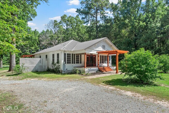 Building Photo - 3 Bedroom 2 Bathroom Home in Plain Dealing