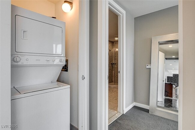 Building Photo - 4575 Dean Martin Dr