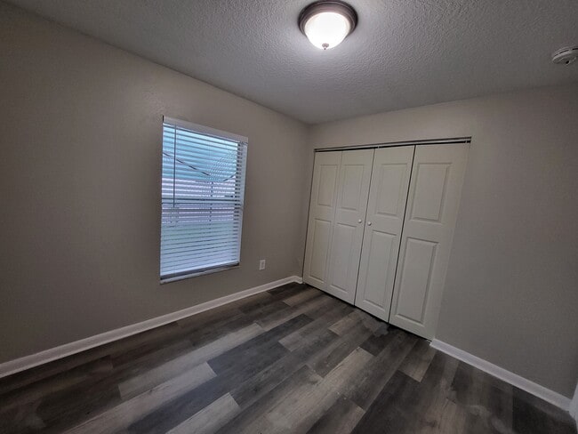 Building Photo - E9th