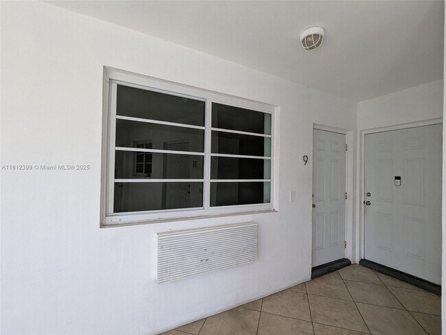 Building Photo - 6930 Rue Vendome