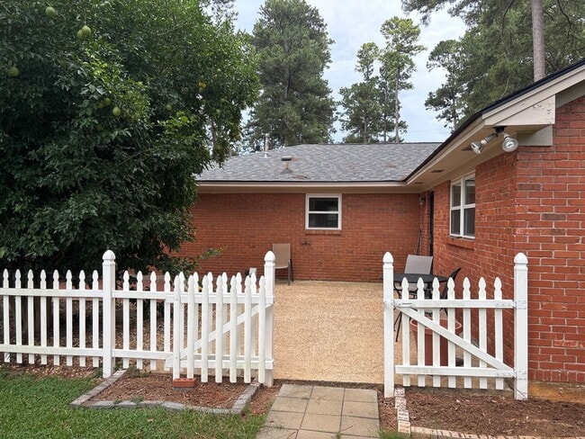 Building Photo - 3819 Marie Cook Dr