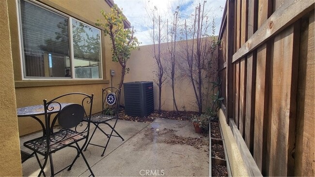 Building Photo - 89 Linden Ln