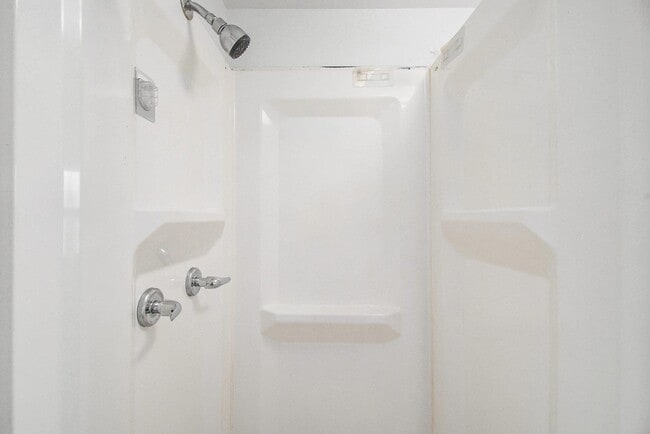 Building Photo - 147 Isbell St