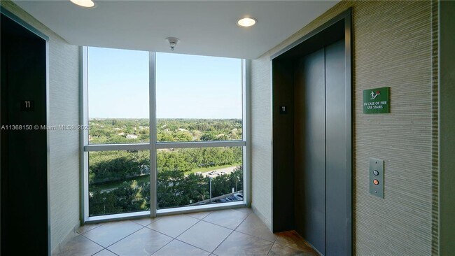 Building Photo - 2641 N Flamingo Rd