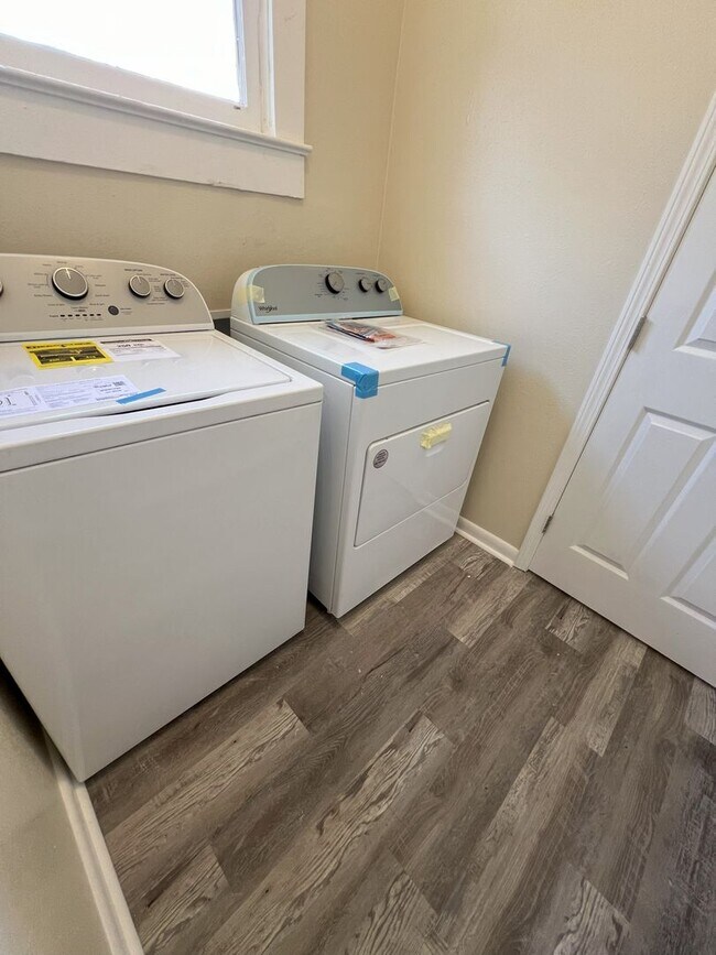 Building Photo - Charming 3-Bedroom Home Near Baton Rouge General Hospital!