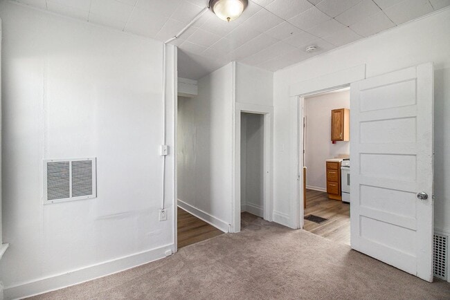 Building Photo - 147 Isbell St