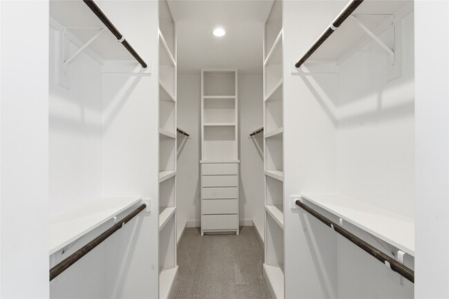 Building Photo - 819 W 19th St