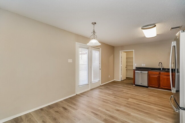 Building Photo - 1721 Santa Fe Trail