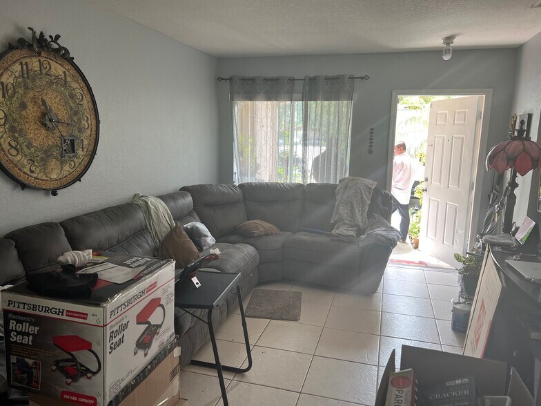 Building Photo - 4942 Garden Ct