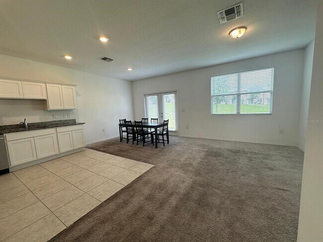 Building Photo - 118 Mandovi St