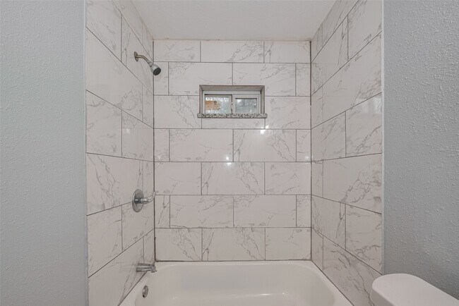 Building Photo - 4906 Larkspur St