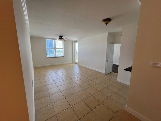 Building Photo - 511 SE 5 Ave