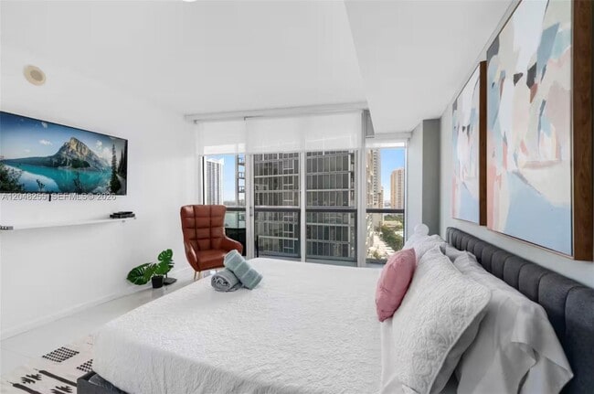 Building Photo - 485 Brickell Ave